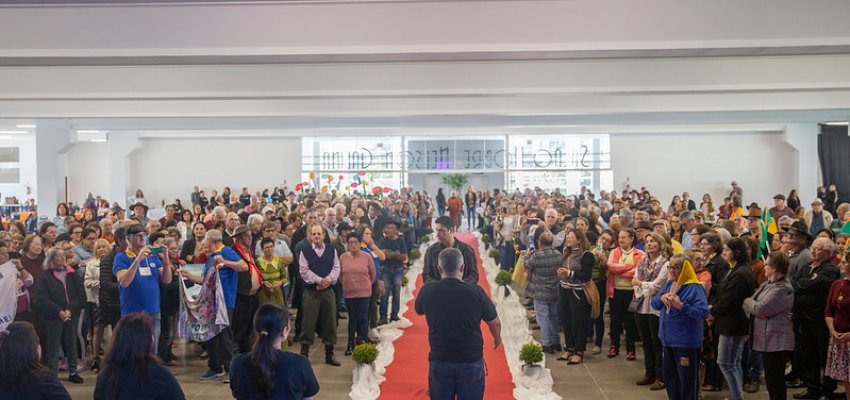 Escolha do Rei e Rainha dos Idosos reúne mais de mil pessoas