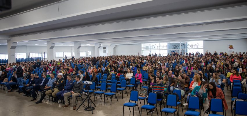 Professores de Chapec&oacute; participam de palestra sobre seguran&ccedil;a nas escolas
