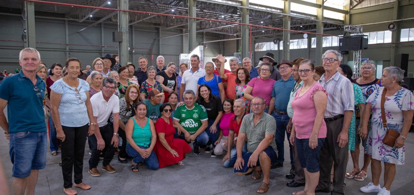 Festa de encerramento do ano reúne 2500 idosos em Chapecó