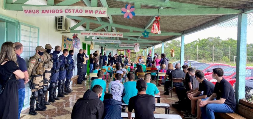 Escola municipal realiza projeto "conhecimento e imagina&ccedil;&atilde;o"