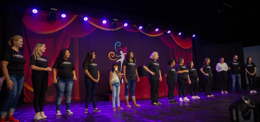 Mais de mil mulheres participam de homenagem promovida pela Prefeitura