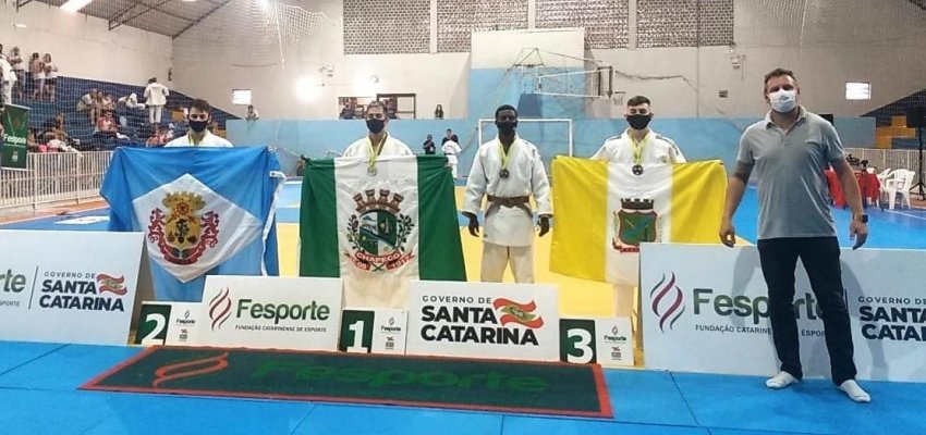 Judô de Chapecó conquista troféu e medalhas nos Joguinhos Abertos de SC