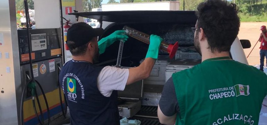 Procon e ANP fiscalizam postos de combustíveis