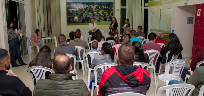 Prefeitura realiza reuni&atilde;o sobre novas institui&ccedil;&otilde;es de ensino no bairro Vederti