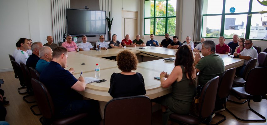 Encontro com Assessores de Apoio e Orienta&ccedil;&atilde;o C&iacute;vico-Educacional marca nova etapa das escolas 