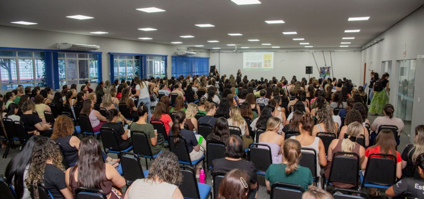 Secretaria de Educa&ccedil;&atilde;o recebe professores com forma&ccedil;&otilde;es pedag&oacute;gicas