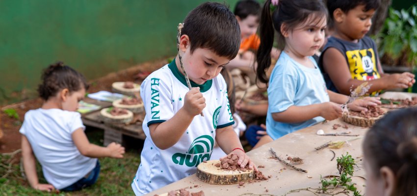 Crian&ccedil;as do CEIM Esplanada exploram moradias e constru&ccedil;&otilde;es inspiradas no jo&atilde;o-de-barro