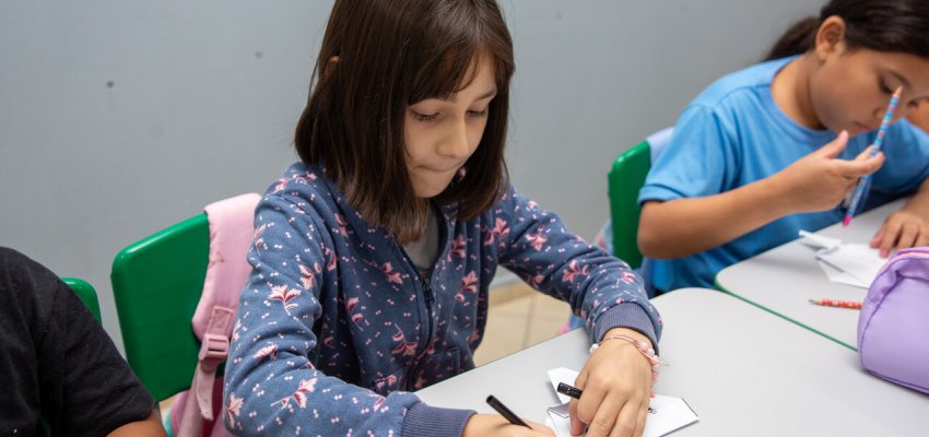 Estudantes da EBM Anita Garibaldi realizam atividades desplugadas nas aulas de Inform&aacute;tica