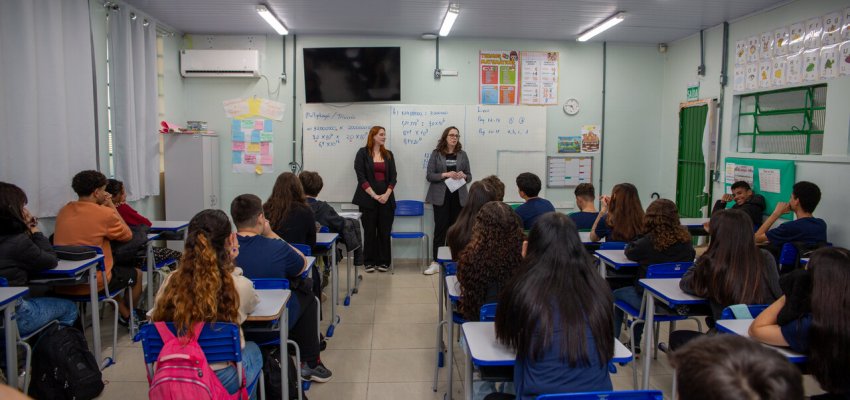 Escolas da Rede Municipal promovem Semana da Orienta&ccedil;&atilde;o Profissional para o Primeiro Emprego