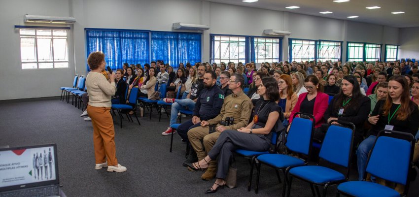 Forma&ccedil;&atilde;o das Comiss&otilde;es escolares para elabora&ccedil;&atilde;o dos Planos de Conting&ecirc;ncia &eacute; realizada em Chapec&oacute;