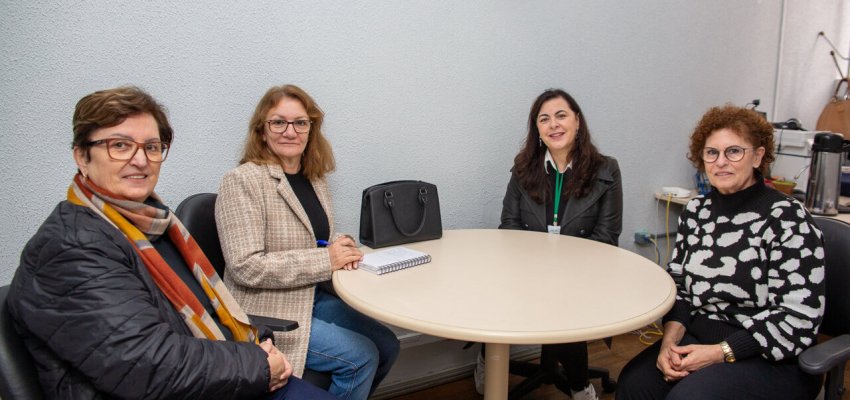 Secretaria de Educa&ccedil;&atilde;o recebe representantes do munic&iacute;pio de Coronel Freitas em visita t&eacute;cnica