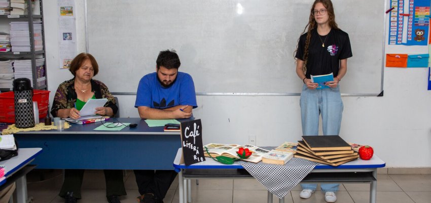 EBM Ol&iacute;mpio Corr&ecirc;a Figueir&oacute; realiza �Caf&eacute; Liter&aacute;rio�