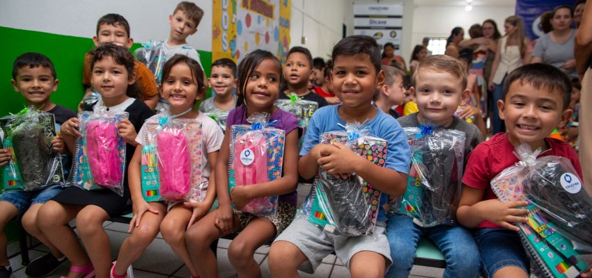 EBM Realeza recebe Kits de material escolar do COMJOVEM/SITRAN