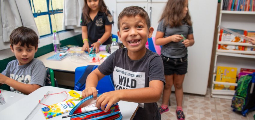 EBM Lajeado Liso recebe kits de material escolar da OAB
