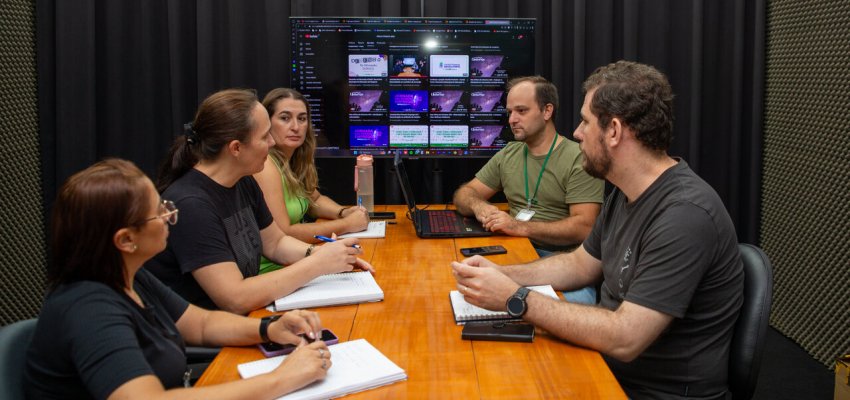 Equipe da Secretaria de Educa&ccedil;&atilde;o realiza reuni&atilde;o sobre o Clube de Astronomia