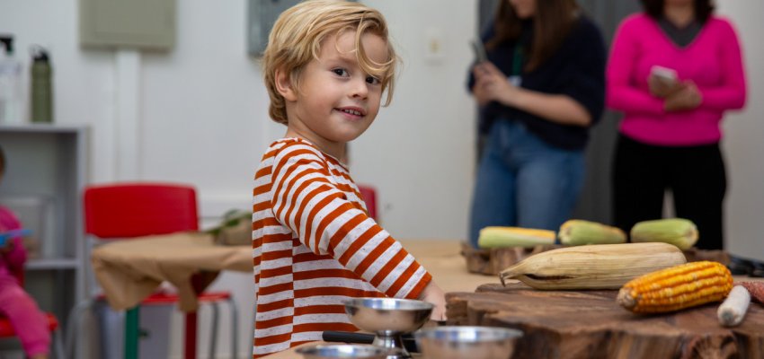 O fant&aacute;stico mundo das panelas e das pipocas &eacute; explorado por turma de Maternal