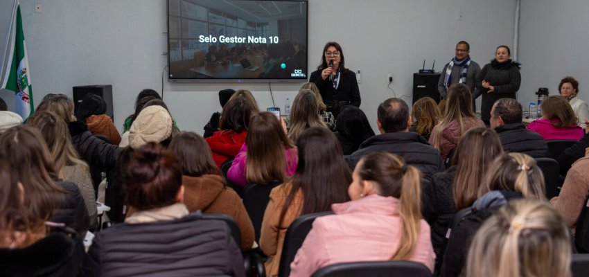 Secretaria de Educa&ccedil;&atilde;o lan&ccedil;a o selo "Gestor Nota 10"
