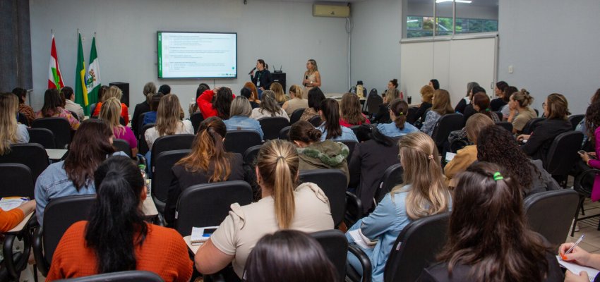 Secretaria de Educa&ccedil;&atilde;o promove forma&ccedil;&atilde;o sobre o Plano de Aula Individualizado