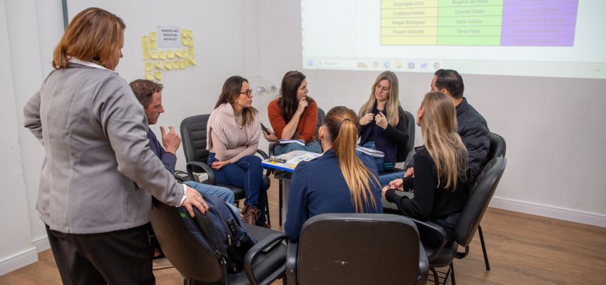 Secretaria de Educa&ccedil;&atilde;o promove encontros formativos do Projeto Mentoria de Gestores
