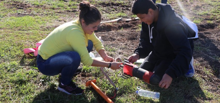 Estudantes da Rede Municipal realizam lan&ccedil;amento de foguetes