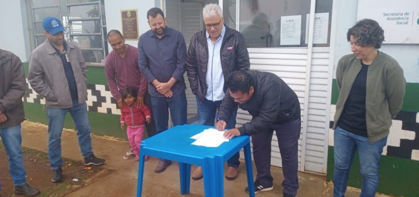 Prefeitura entrega poço, rede e bomba de água para a Aldeia Kondá