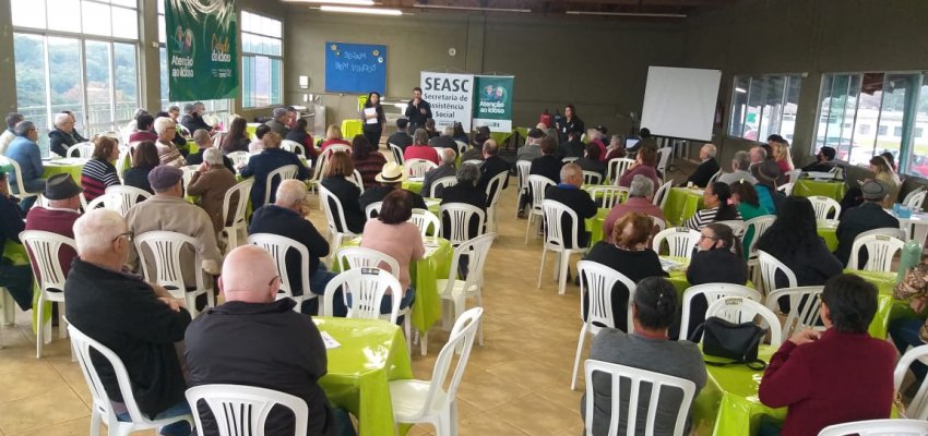 Assist&ecirc;ncia Social re&uacute;ne representantes de 73 grupos de idosos