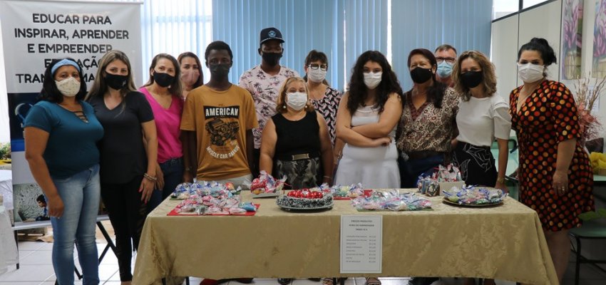 EJA realiza Feira do Empreendedor