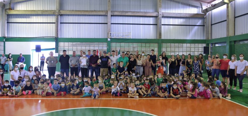 Inaugurada quadra coberta do CEIM Aquarela