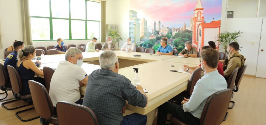 Trabalhador poder&aacute; voltar ap&oacute;s cinco dias do in&iacute;cio dos sintomas de Covid, com teste