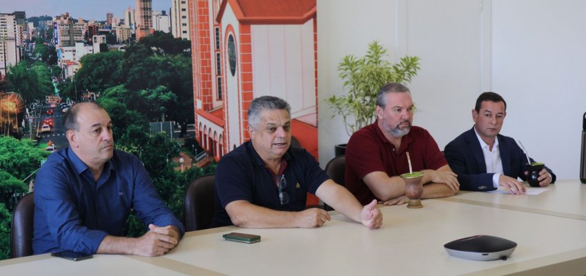 Administração reúne entidades e vereadores para falar de projetos de reformas e ajustes