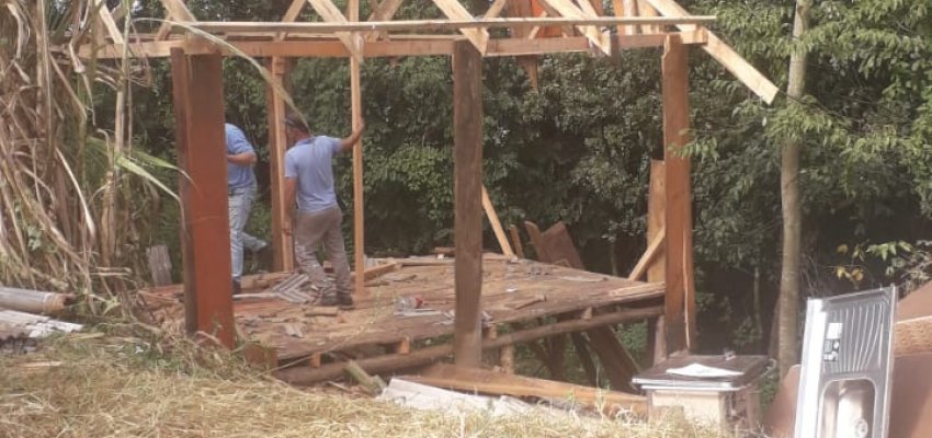 Opera&ccedil;&atilde;o da Prefeitura autuou em flagrante invas&atilde;o de &aacute;rea p&uacute;blica no Contorno Vi&aacute;rio