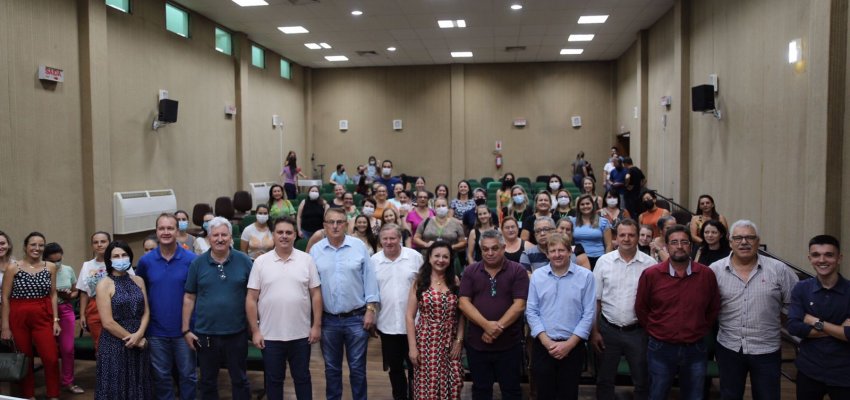 Sancionada lei que reajusta para R$ 6,8 mil o salário de 90% dos professores municipais