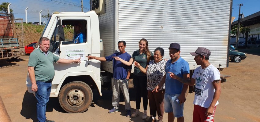 Veículos de Catadores recebem identificação da Secretaria de Infraestrutura