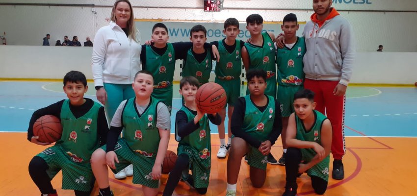Basquete de Chapec&oacute; investe na base, em parceria com o PAF
