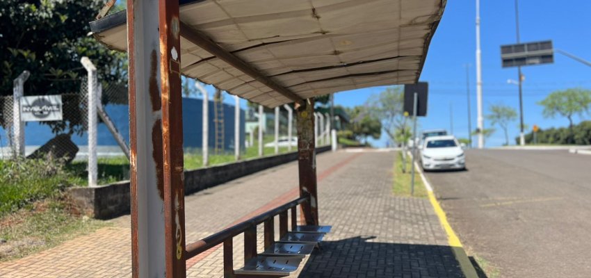 Prefeitura de Chapec&oacute; notifica concession&aacute;ria para manuten&ccedil;&atilde;o dos abrigos de pontos de &ocirc;nibus