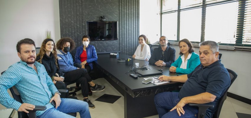 Festival de Teatro &eacute; tema de reuni&atilde;o na Prefeitura de Chapec&oacute;