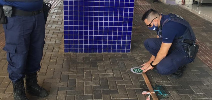Prefeitura faz demarca&ccedil;&atilde;o de distanciamento em espa&ccedil;os p&uacute;blicos