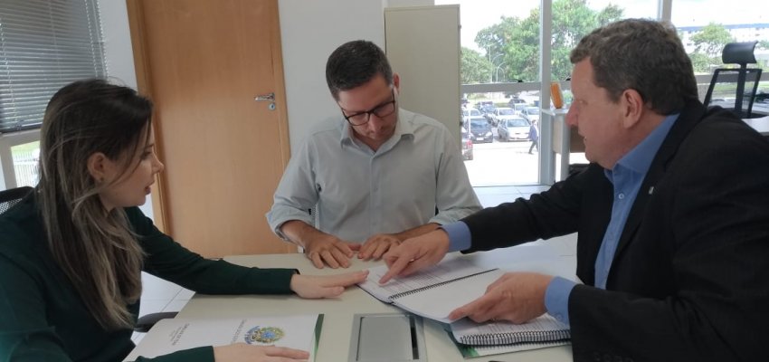 Entregue a documentação para concessão do Aeroporto de Chapecó