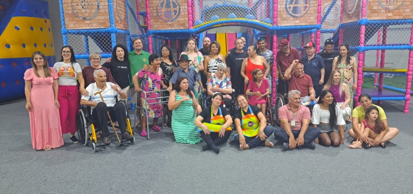 Centro de Convivência dos Idosos realiza jantar natalino