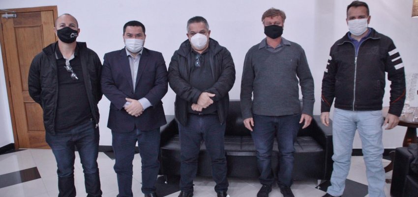 Prefeito recebe deputado Alba e lideranças da região