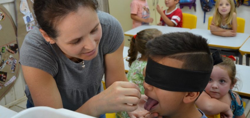 Crian&ccedil;as aprendem sobre o corpo e suas fun&ccedil;&otilde;es 