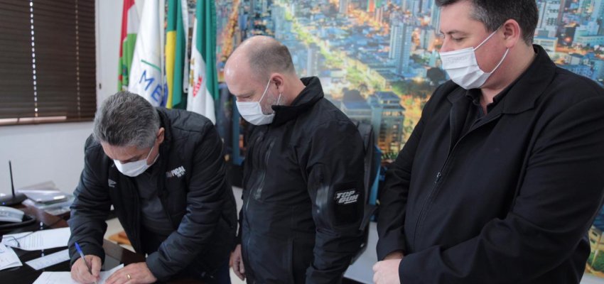 Assinada ordem de serviço para pavimentar trechos de mais quatro ruas