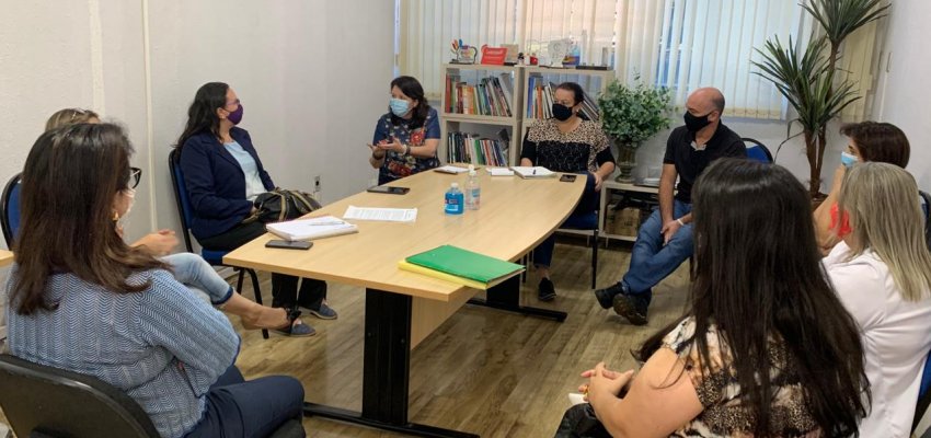 Secret&aacute;ria da Educa&ccedil;&atilde;o recebe conselheiros escolares e comunit&aacute;rios