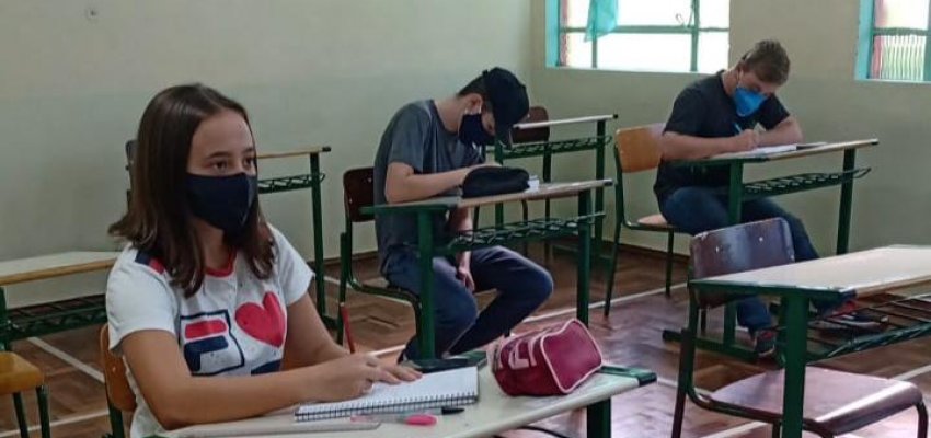 Rede municipal se adapta ao ensino h&iacute;brido