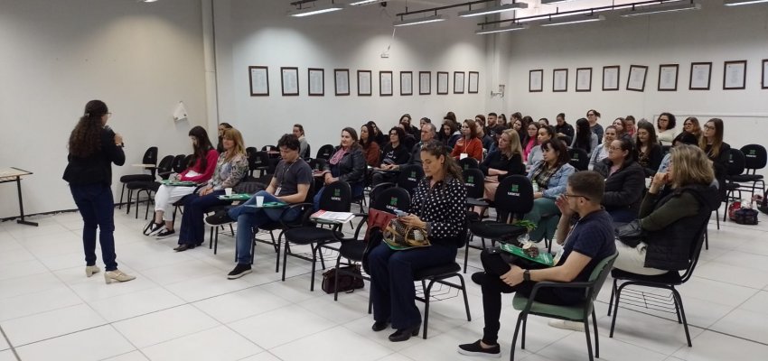 Servidoras municipais fazem palestra em semin&aacute;rio sobre sa&uacute;de promovido pela Udesc
