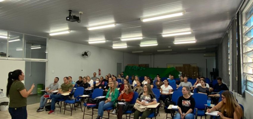 Secretaria de Educação realiza capacitação em avaliações