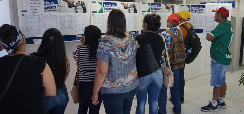 Balc&atilde;o de Empregos registra 3 mil atendimentos em um m&ecirc;s