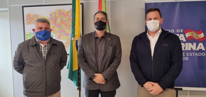 Saúde trata de recursos e antecipação da vacinação, na capital