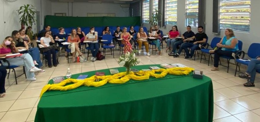 Secretaria de Educa&ccedil;&atilde;o promove troca de ideias e experi&ecirc;ncias entre gestores