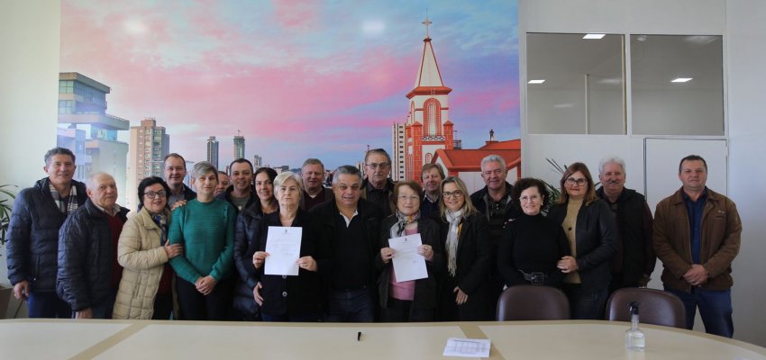 Felipe Pupioski e Carlos Valentim Baldissarelli s&atilde;o homenageados